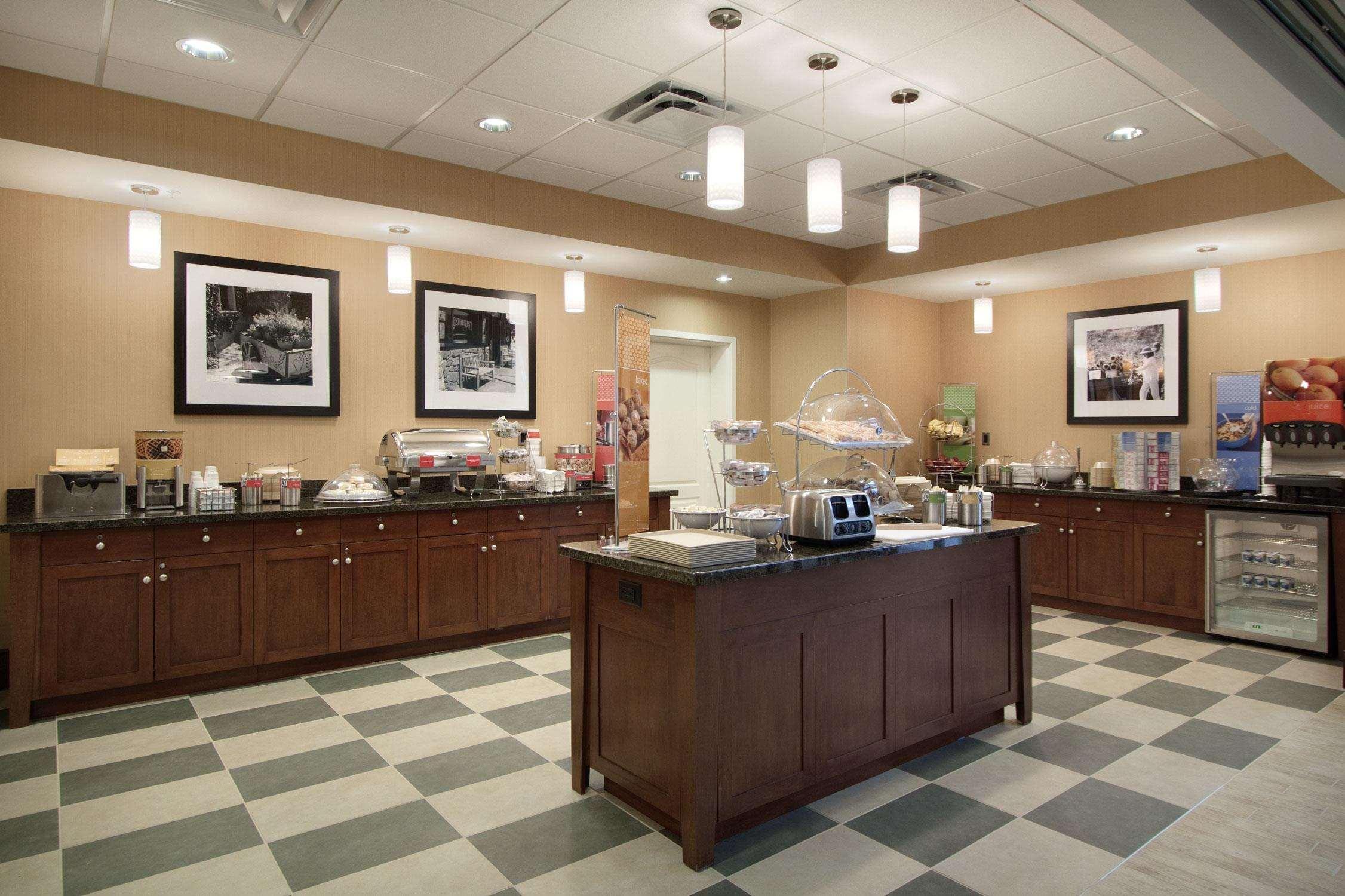 Hampton Inn & Suites Charles Town Restaurant photo